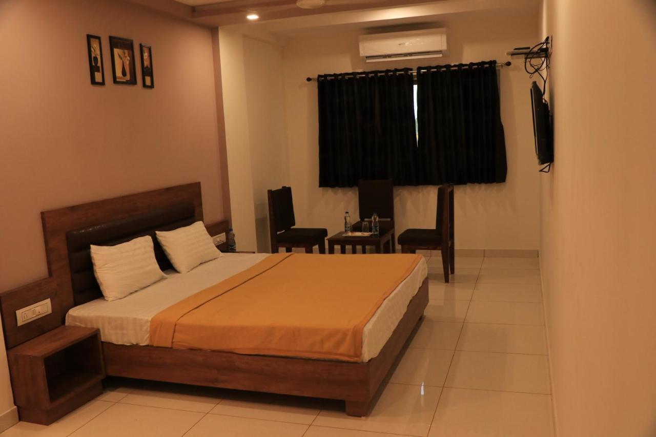Hotel Viraj Residency Bhuj Zewnętrze zdjęcie