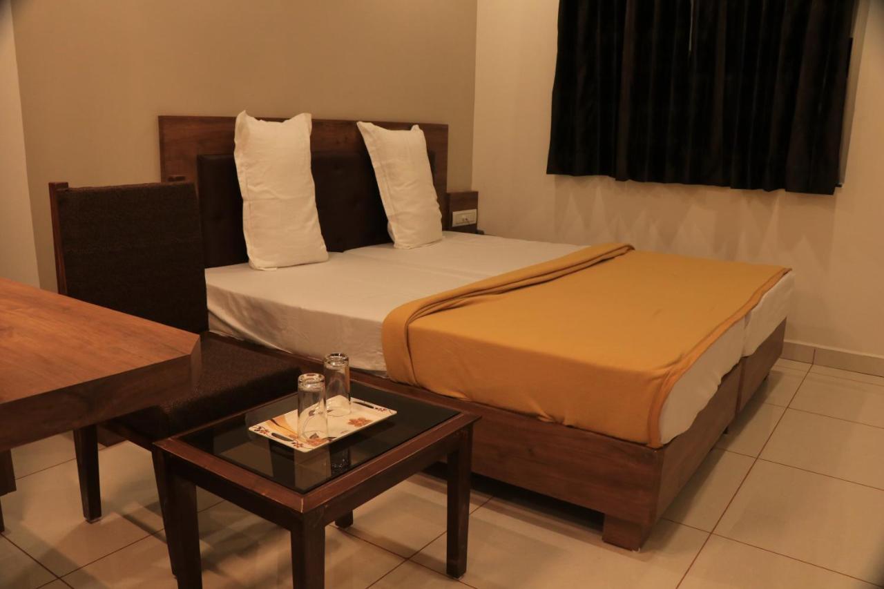 Hotel Viraj Residency Bhuj Zewnętrze zdjęcie