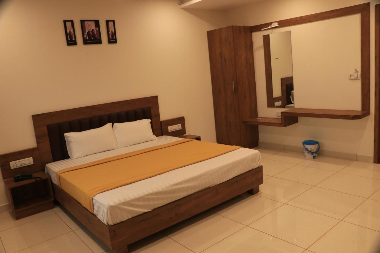 Hotel Viraj Residency Bhuj Zewnętrze zdjęcie