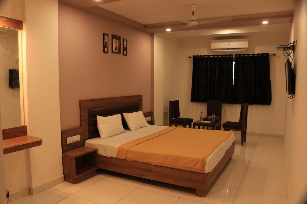 Hotel Viraj Residency Bhuj Zewnętrze zdjęcie