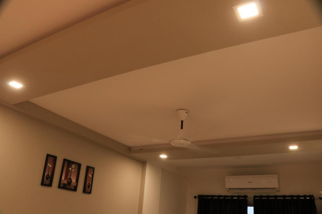 Hotel Viraj Residency Bhuj Zewnętrze zdjęcie