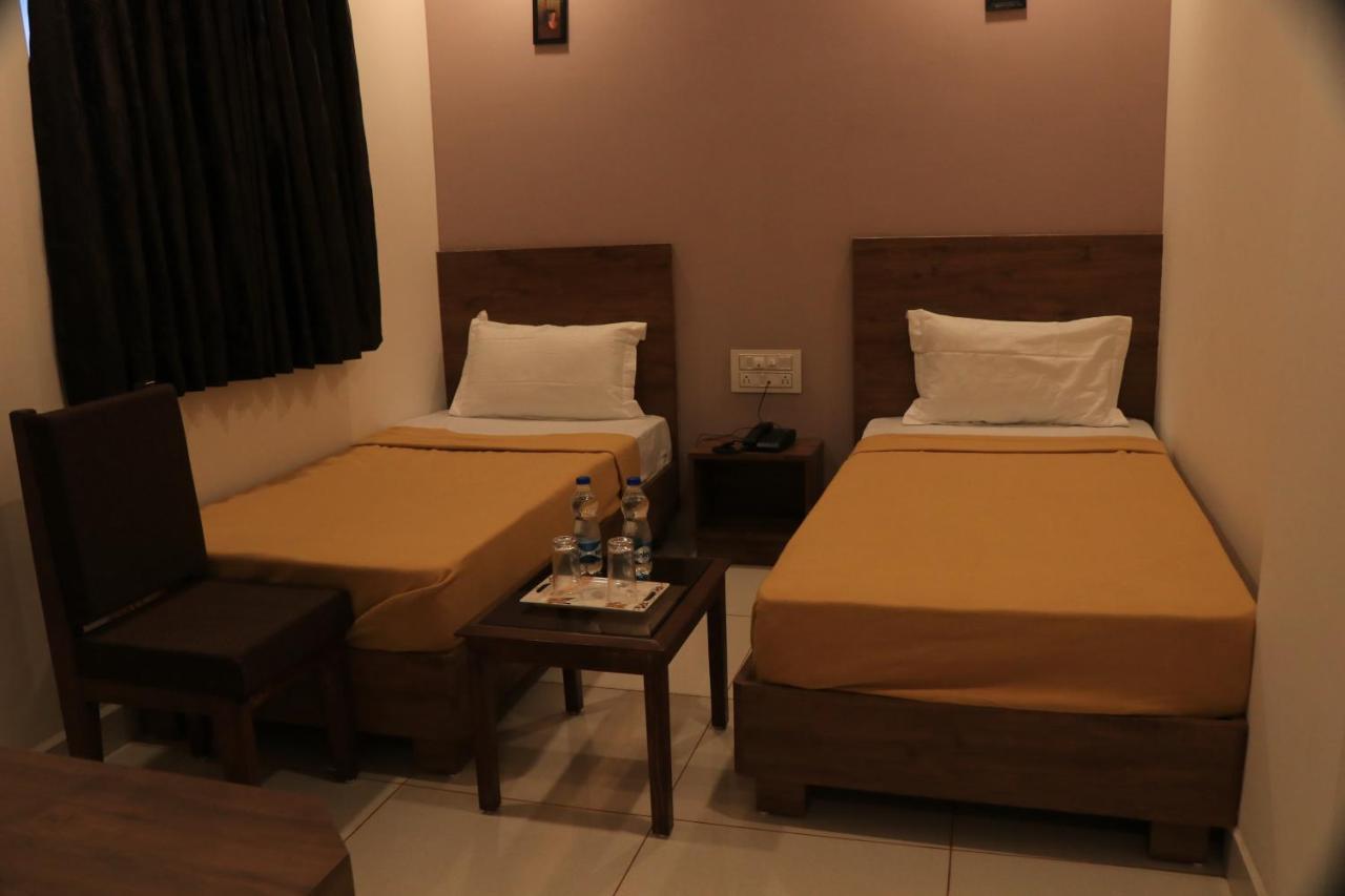Hotel Viraj Residency Bhuj Zewnętrze zdjęcie