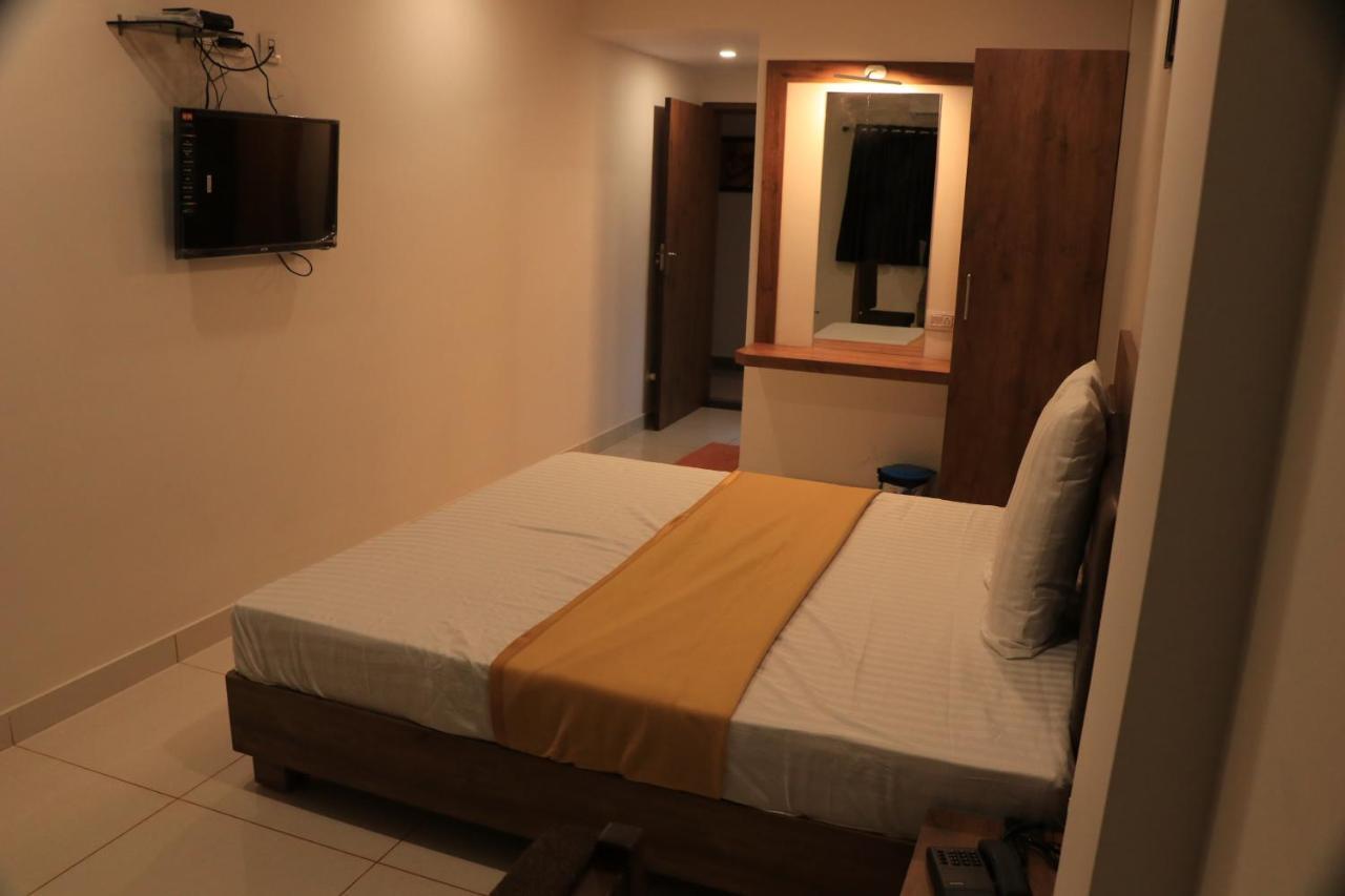 Hotel Viraj Residency Bhuj Zewnętrze zdjęcie