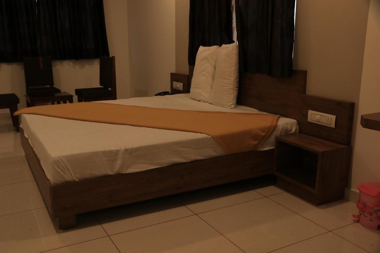 Hotel Viraj Residency Bhuj Zewnętrze zdjęcie