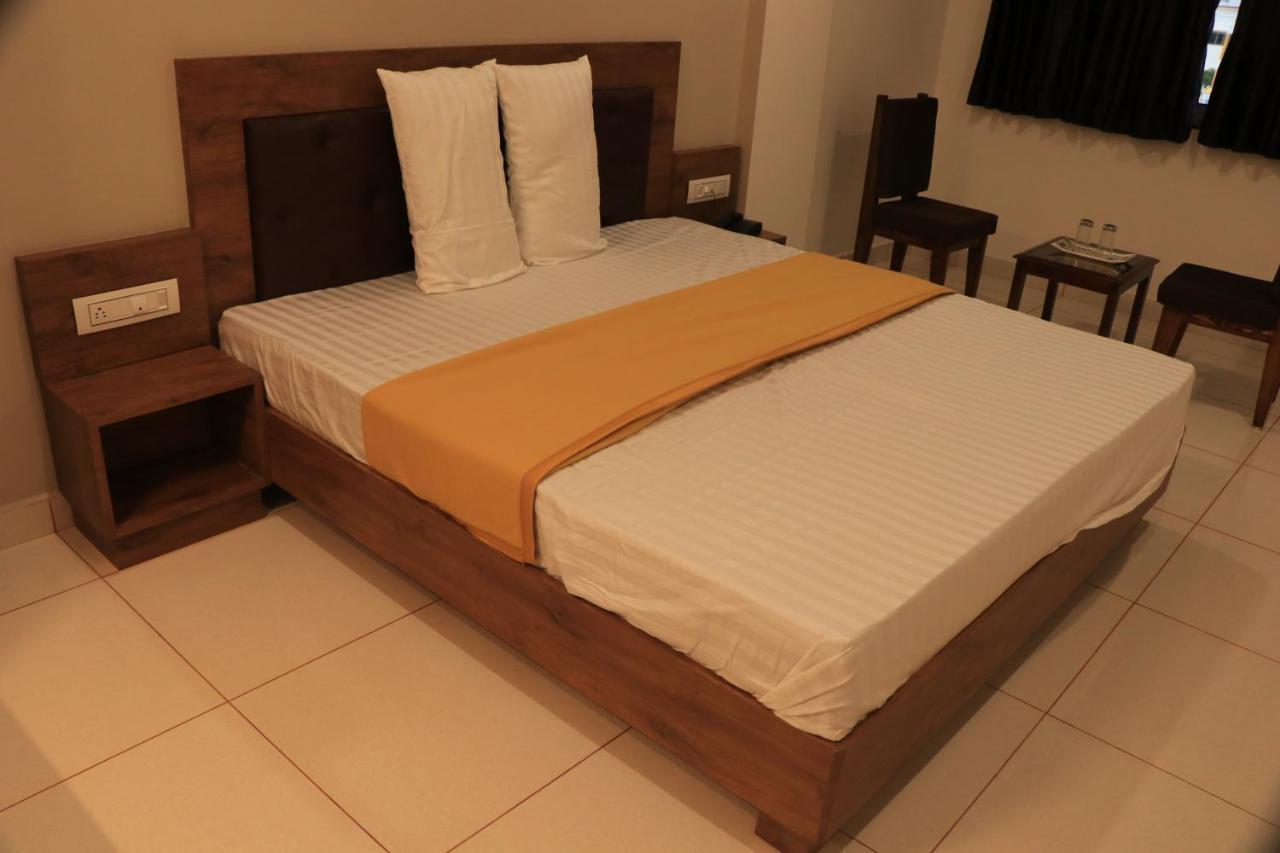 Hotel Viraj Residency Bhuj Zewnętrze zdjęcie
