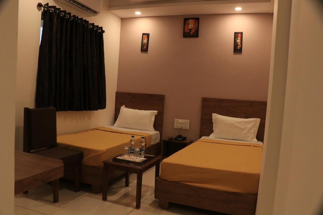 Hotel Viraj Residency Bhuj Zewnętrze zdjęcie
