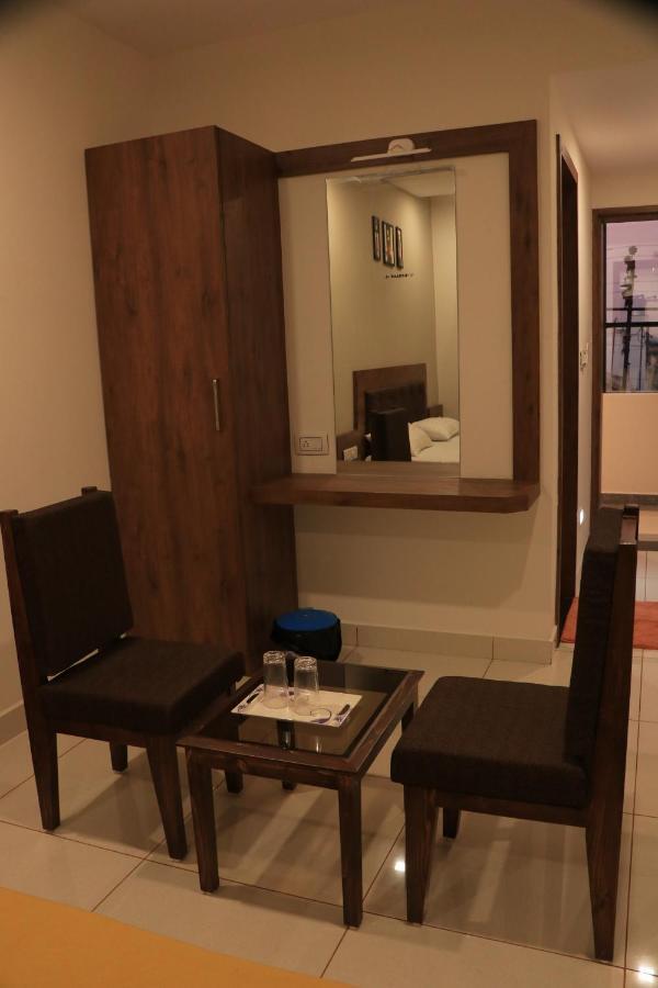 Hotel Viraj Residency Bhuj Zewnętrze zdjęcie
