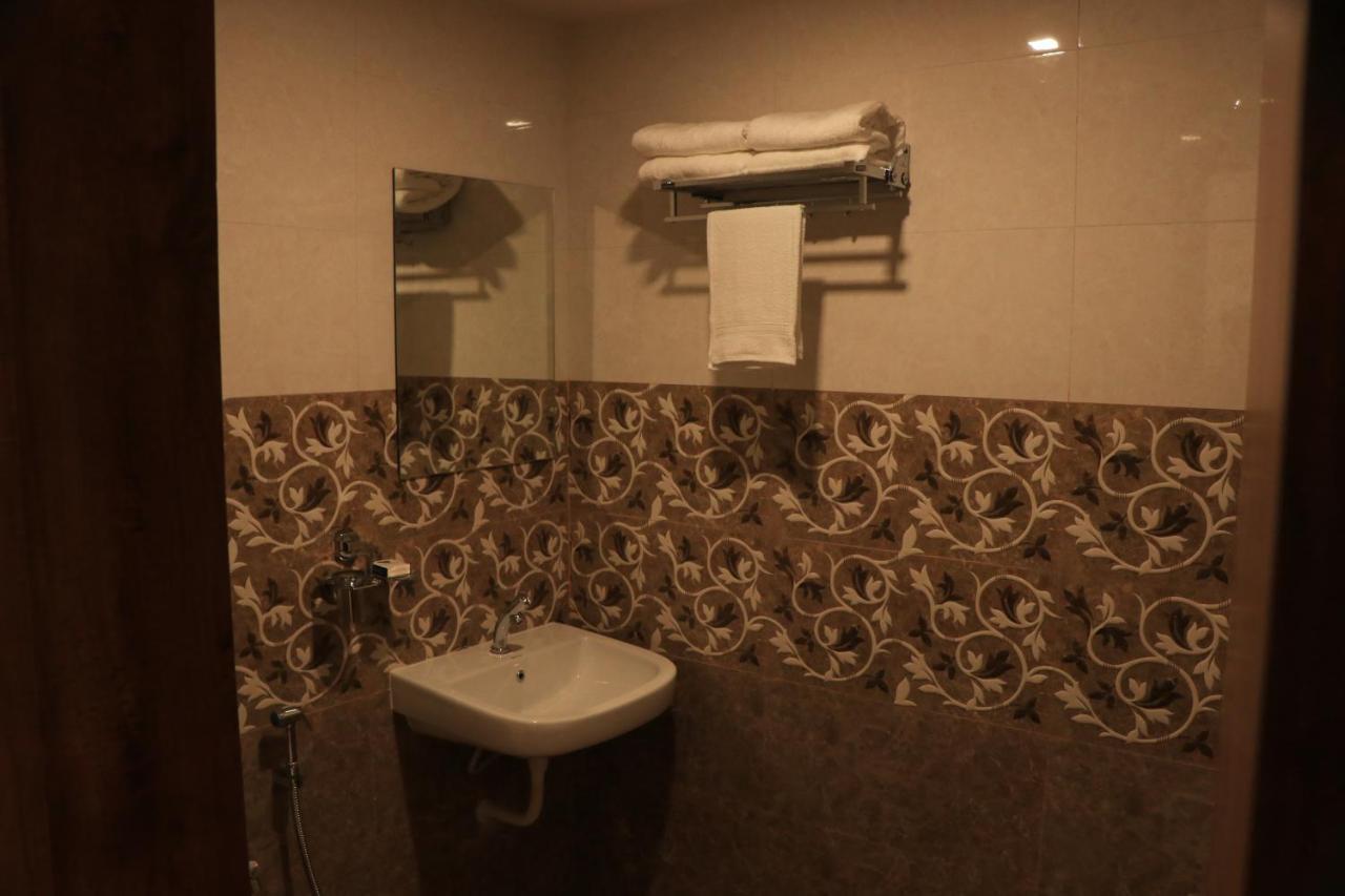 Hotel Viraj Residency Bhuj Zewnętrze zdjęcie