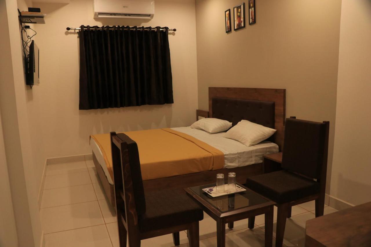 Hotel Viraj Residency Bhuj Zewnętrze zdjęcie